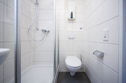 Bad eines 1-Zimmer-Apartments